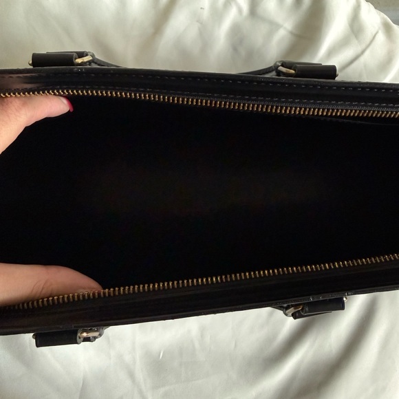 louis vuitton epi sac triangle. - Picture 9 of 13